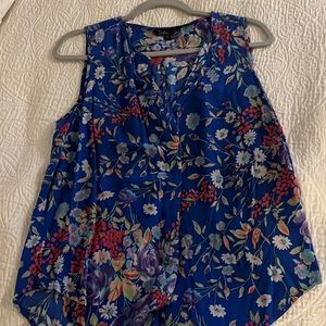 Floral sleeveless boutique blouse